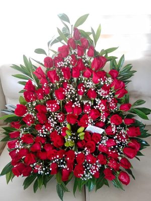 Piramide x 100 rosas R132