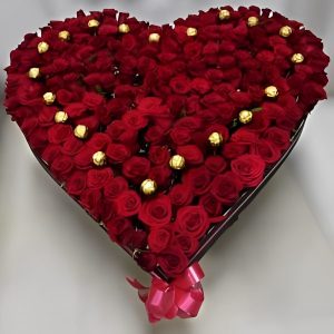 Corazón por 200 rosas y 20 ferrero R174